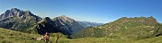 15 Salendo sul sent. 270A con vista alle spalle su Arera-Corna Piana-Branchino